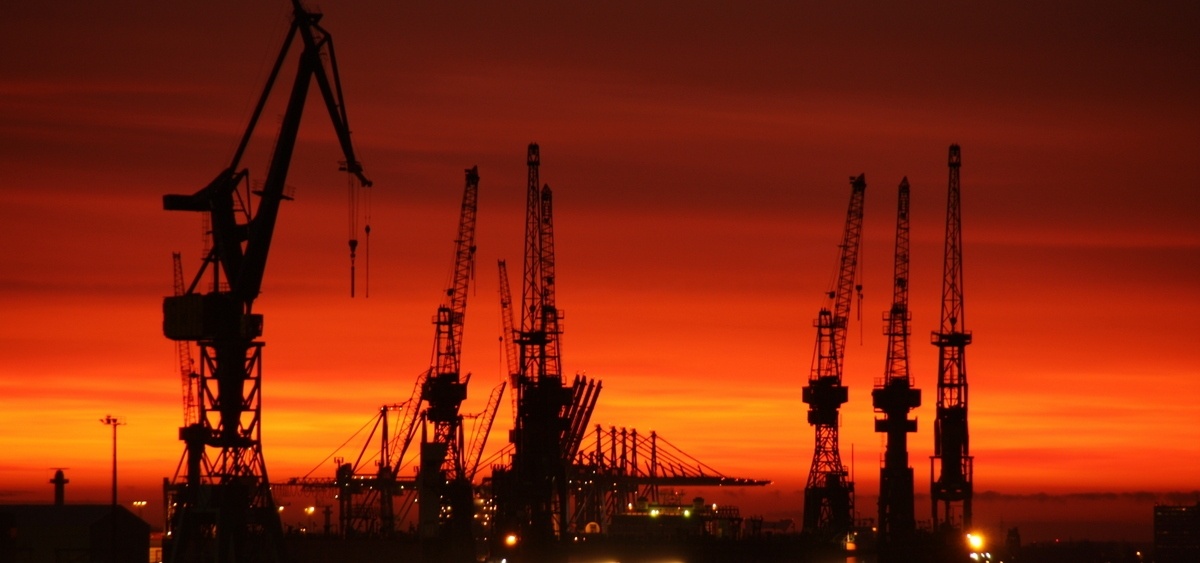 Sonnenuntergang im Hamburger Hafen